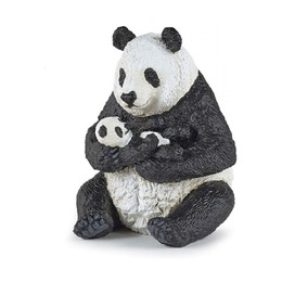 Сидящая панда с детенышем