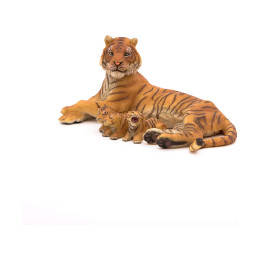 Тигрица, лежащая с тигрятами